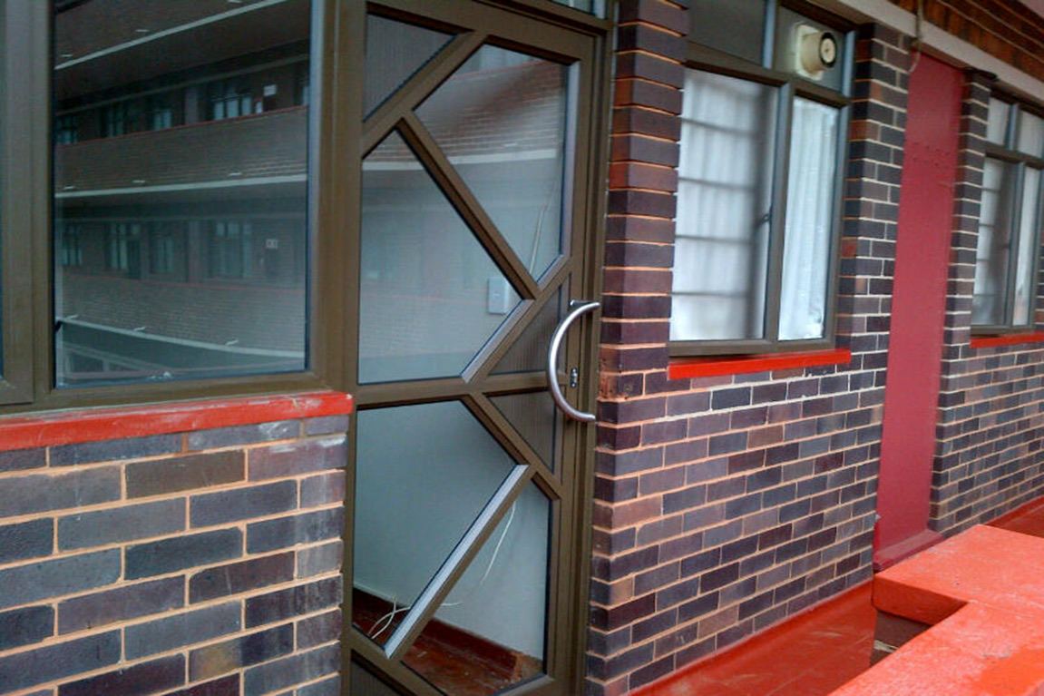 Glass and aluminium installation project 29