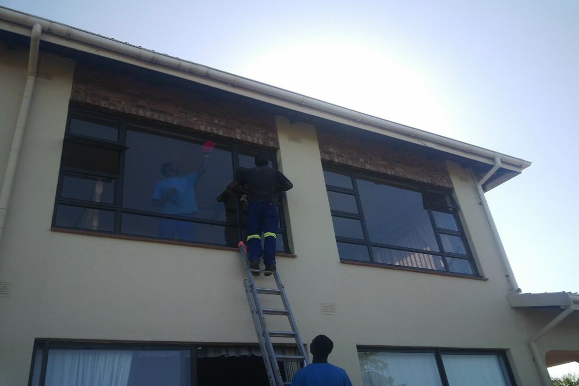 Glass and aluminium installation project 30